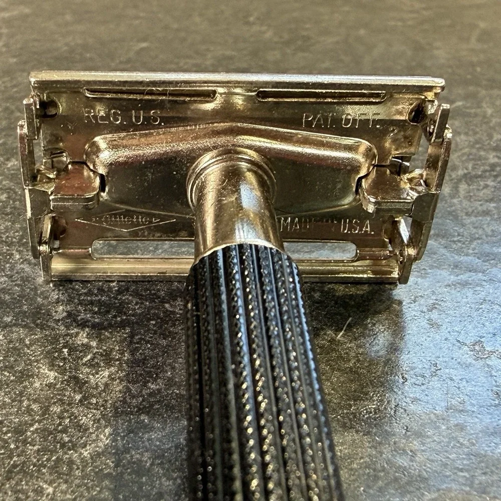 Gillette 1978 Y2 Twist‎ To Open Double Edge Black Safety Razor